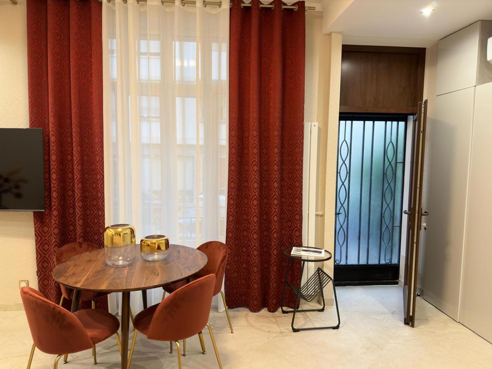 Extraordinaire Grand Studio Au Centre 6 Minutes A Pied De La Plage Et L'Hotel Negresco Nizza Exterior foto