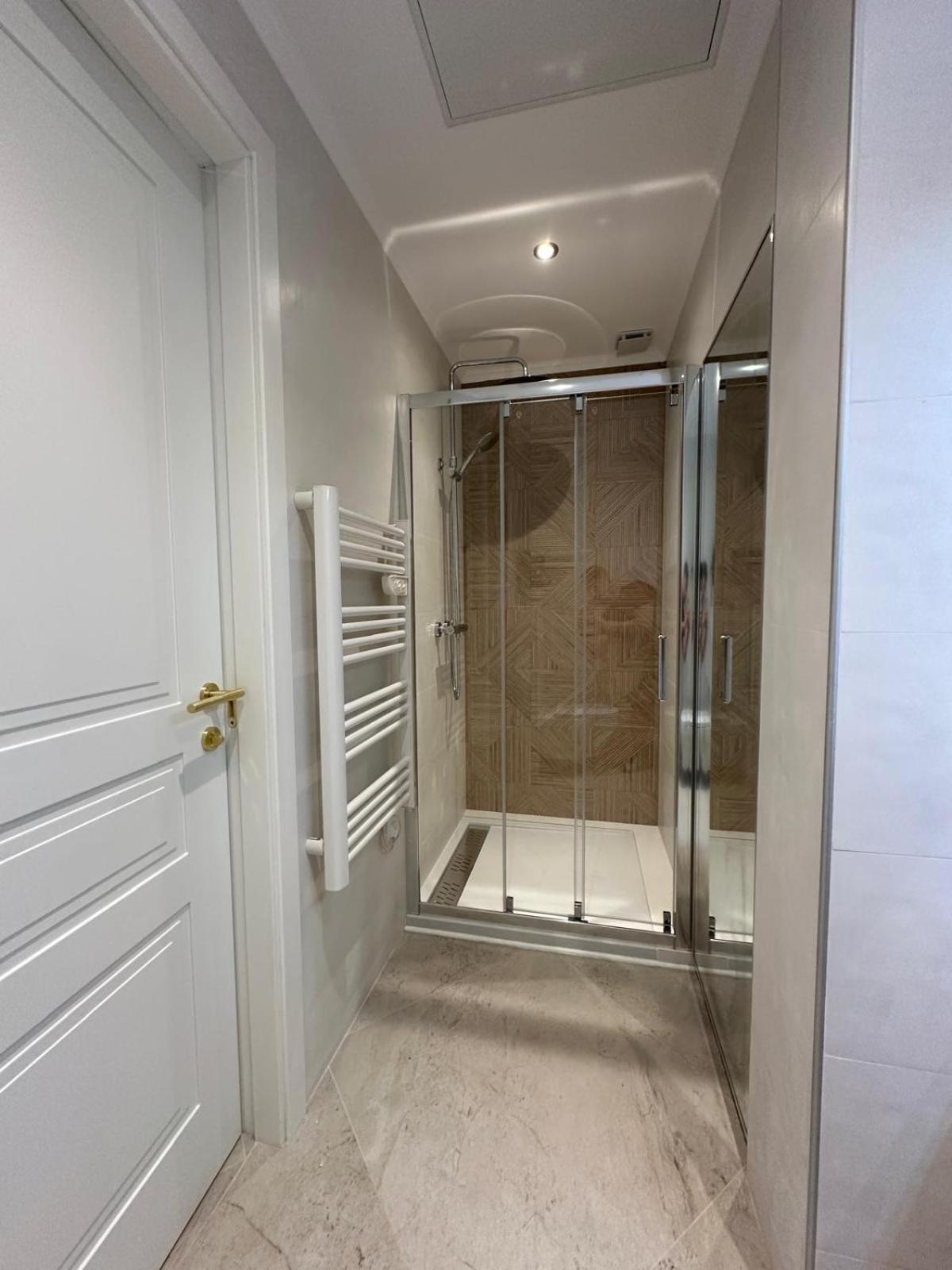 Extraordinaire Grand Studio Au Centre 6 Minutes A Pied De La Plage Et L'Hotel Negresco Nizza Exterior foto