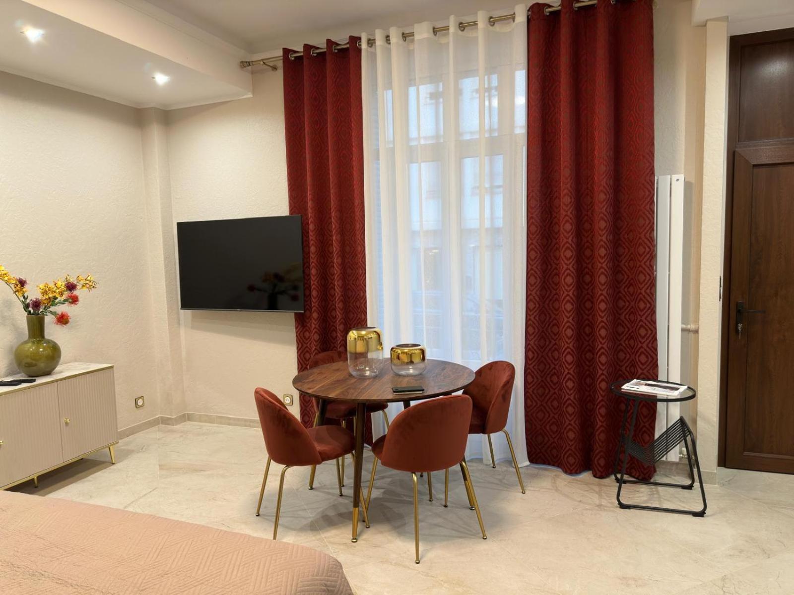 Extraordinaire Grand Studio Au Centre 6 Minutes A Pied De La Plage Et L'Hotel Negresco Nizza Exterior foto