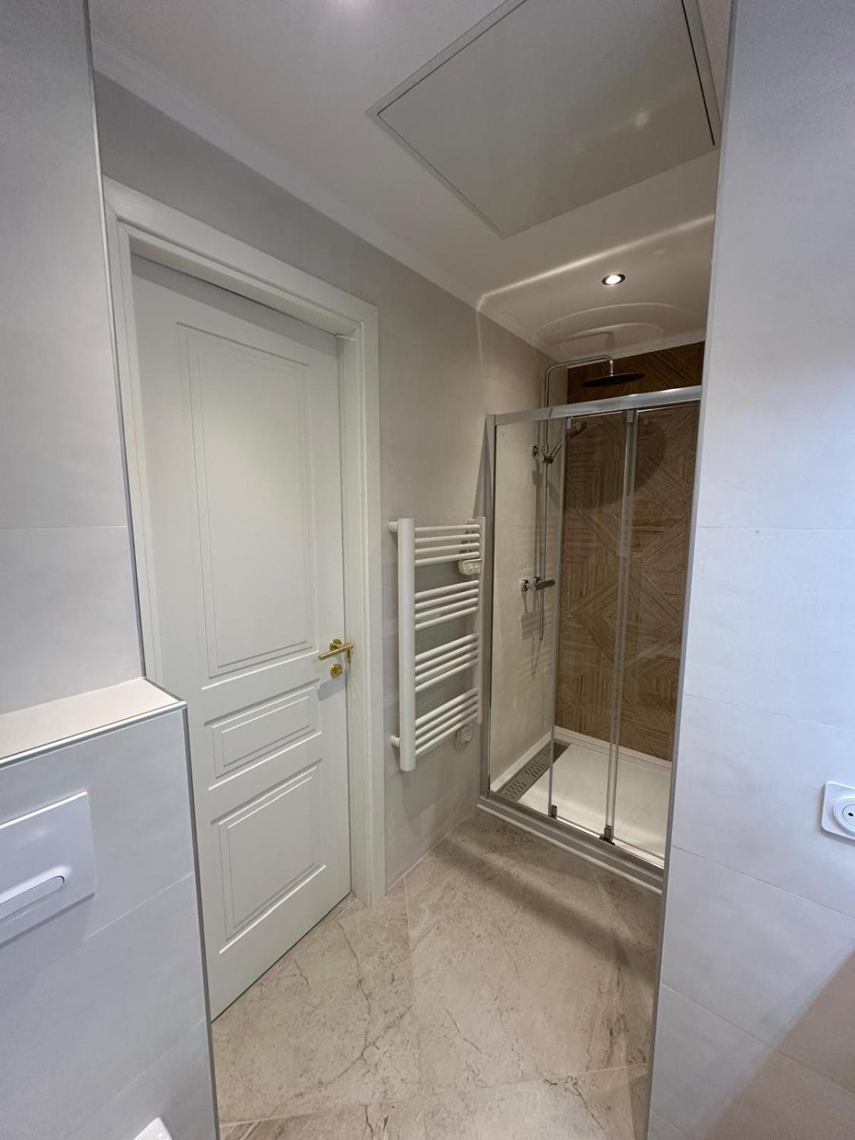 Extraordinaire Grand Studio Au Centre 6 Minutes A Pied De La Plage Et L'Hotel Negresco Nizza Exterior foto