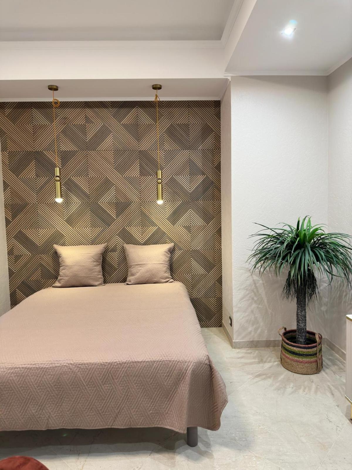 Extraordinaire Grand Studio Au Centre 6 Minutes A Pied De La Plage Et L'Hotel Negresco Nizza Exterior foto