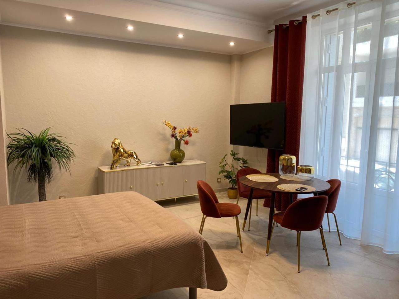Extraordinaire Grand Studio Au Centre 6 Minutes A Pied De La Plage Et L'Hotel Negresco Nizza Exterior foto