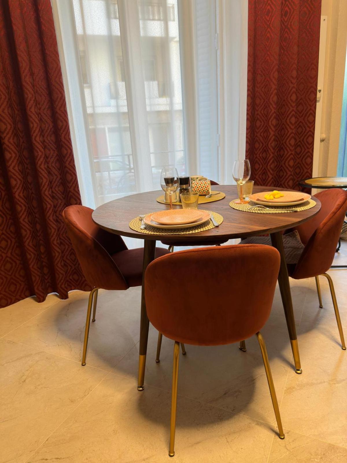 Extraordinaire Grand Studio Au Centre 6 Minutes A Pied De La Plage Et L'Hotel Negresco Nizza Exterior foto